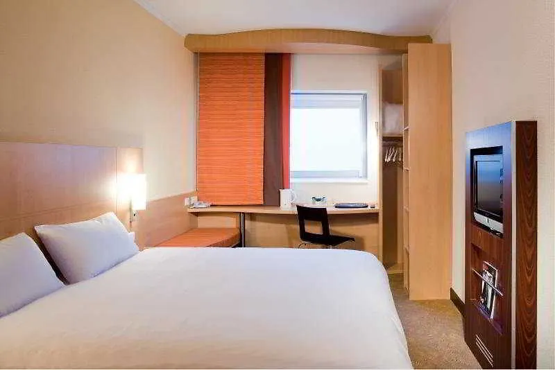 Ibis London Heathrow Airport Otel Hillingdon 3*,
