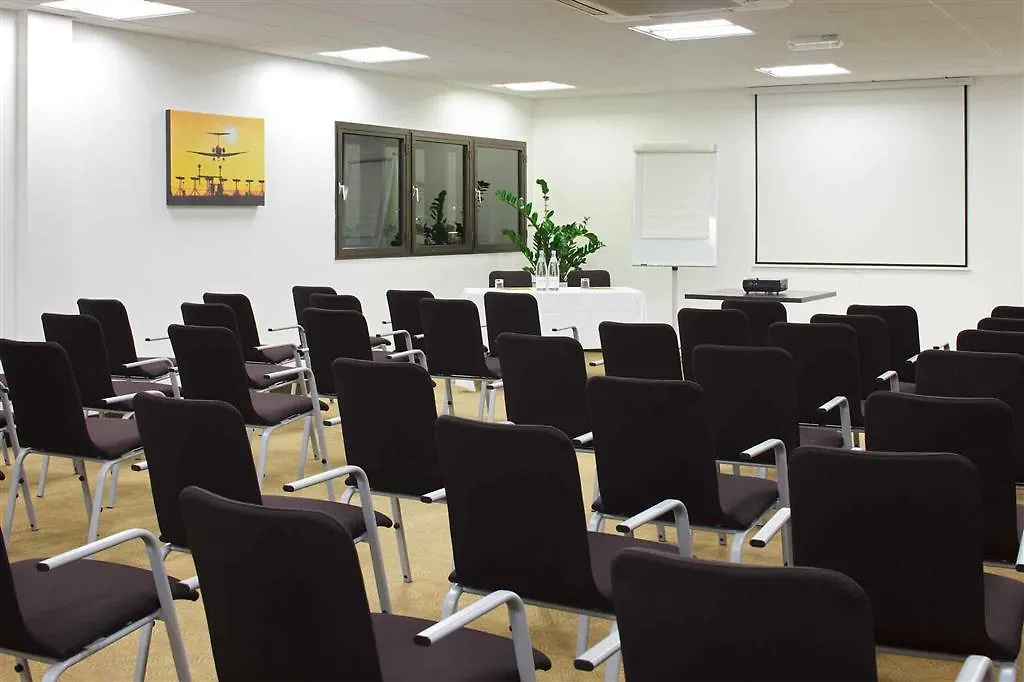 Ibis London Heathrow Airport Hotel Hillingdon 3*,