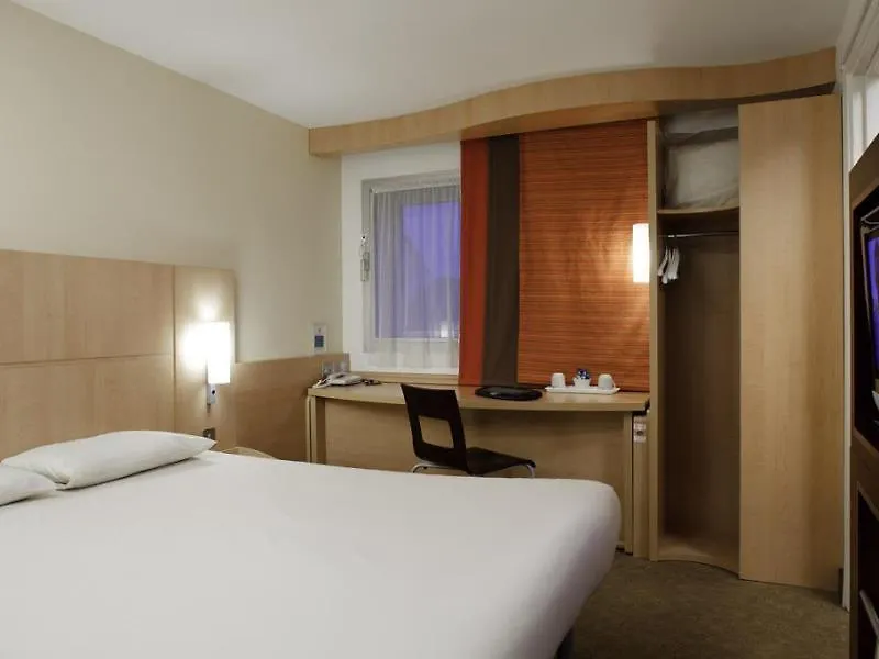 Ibis London Heathrow Airport Hotel Hillingdon 3*,
